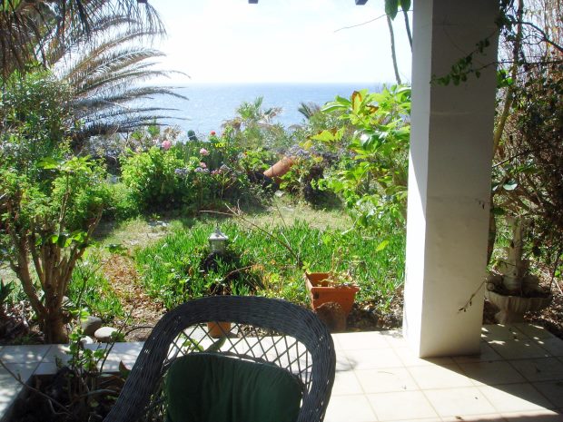 Terrasse der Finca mit Meerblick