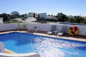 Salzwasserpool vom Einfamilienhaus