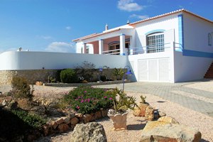 Ferienhaus mit Pool und Garten in Portugal