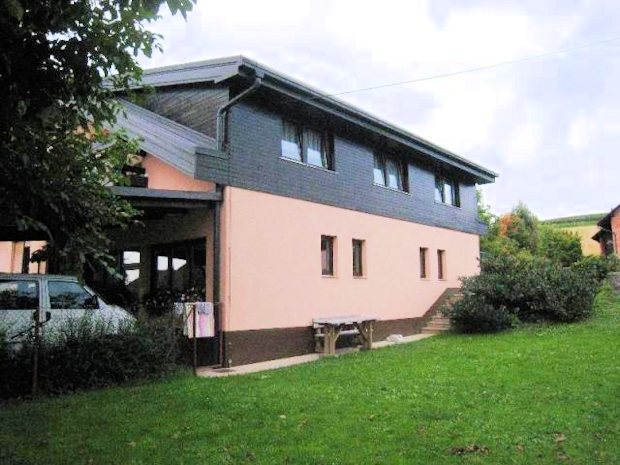 Seitenansicht der Villa