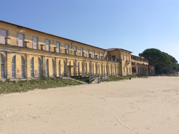 der Strand das Meer direkt am Hotel in Follonica