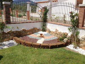 gepflegter Garten vom Einfamilienhaus