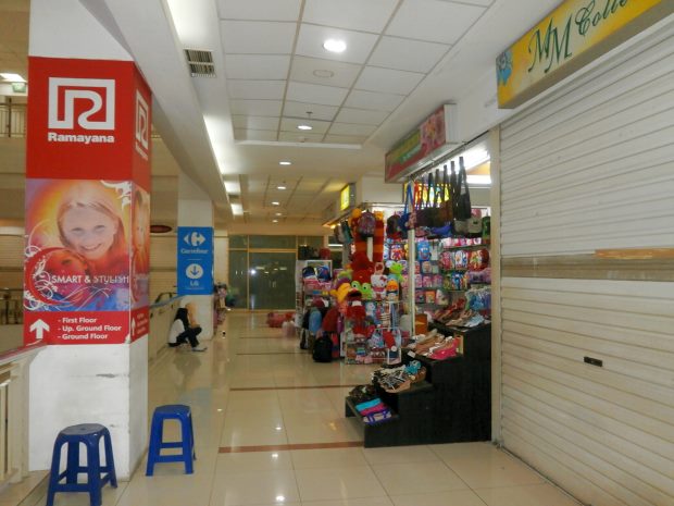 Ladengeschft im Einkaufszentrum von Jakarta Indonesien