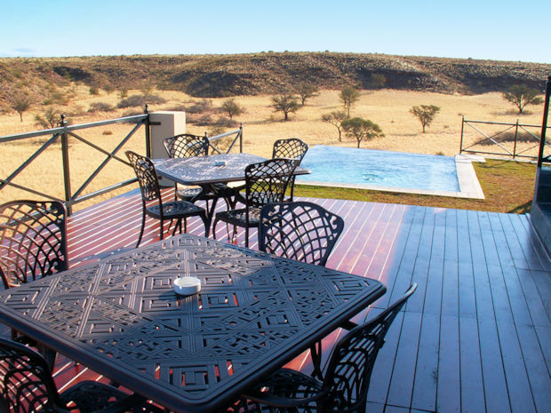Pool der Lodge in Namibia