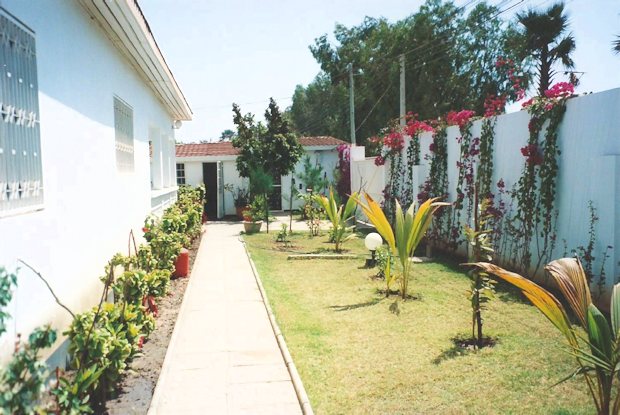 Blick zum Wachhaus der Villa