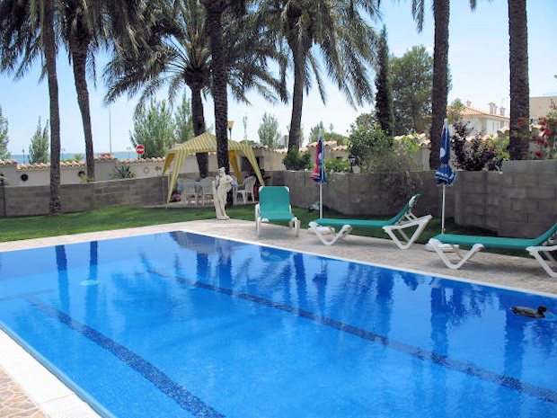 Swimming Pool zum Einfamilienhaus in Spanien