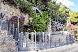 Eingangsbereich zum Grundstck der Villa