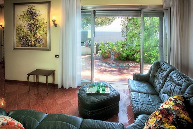 Wohnzimmer der Villa