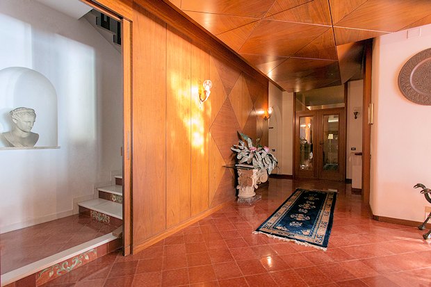 Aufgang in der Villa