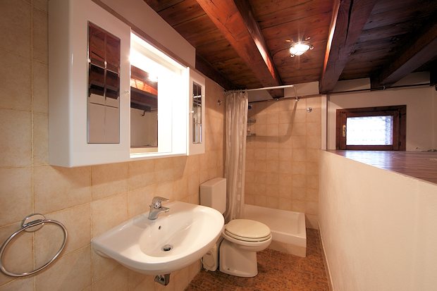 das zweite Bad der Wohnung