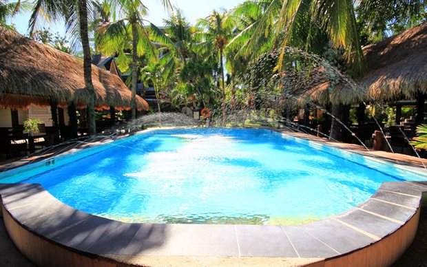 Pool vom Ferienapartment auf Boracay