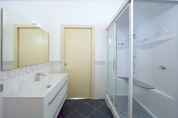 Badezimmer im Mehrfamilienhaus