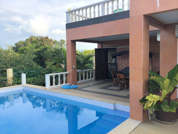 Pooldeck der Villa
