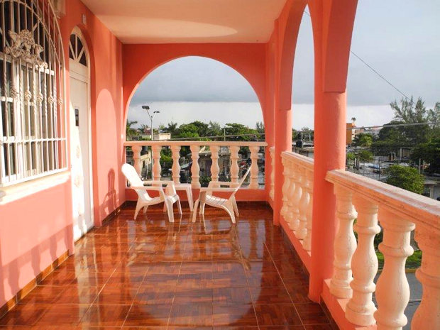 Terrasse der Pension mit Meerblick Terrasse der Pension mit Meerblick