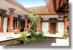 Ferienhaus mit Tempelanlage auf Bali