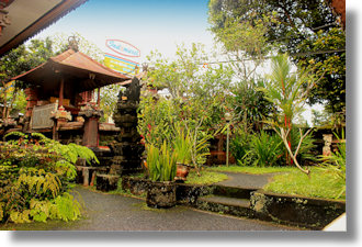 Tempel auf dem Grundstck vom Wohnhaus in Bali