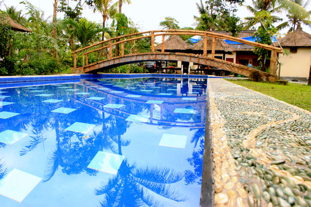 Pool vom Resort auf Bali
