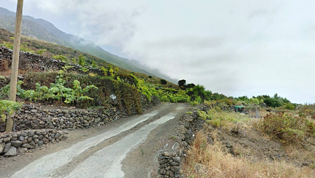 Strae zum Baugrundstck auf El Hierro