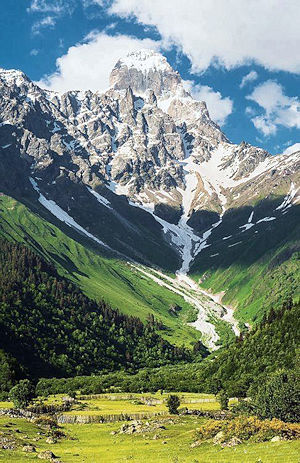 Blick vom Baugrundstck Bauland auf den Ushba in Mazeri