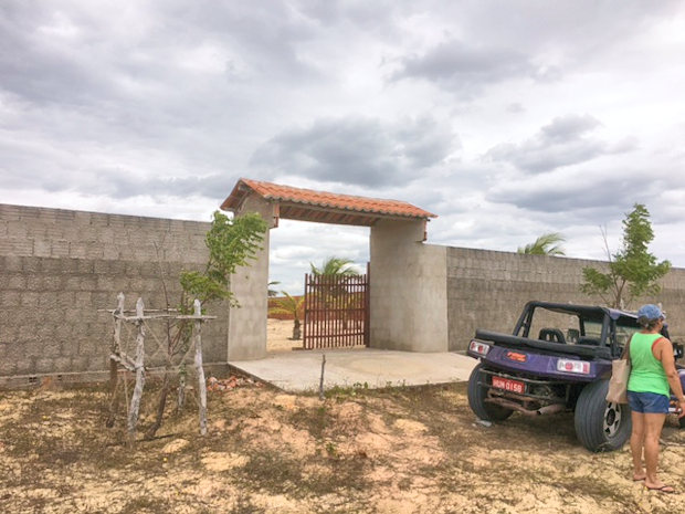 Eingang zum Baugrundstck Bauland in Prea Brasilien