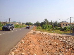 Stra�e am Bauland in Tema