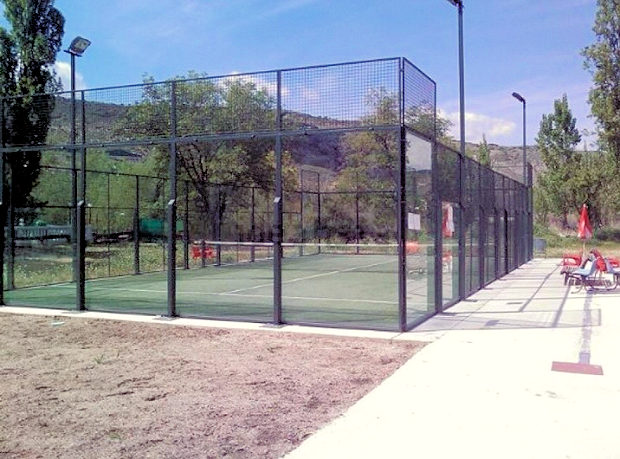 Tennisplatz der Hotelanlage