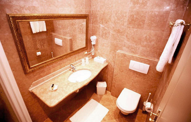 Badezimmer Hotelzimmer vom Hotelbetrieb in Cavaion Veronese Verona