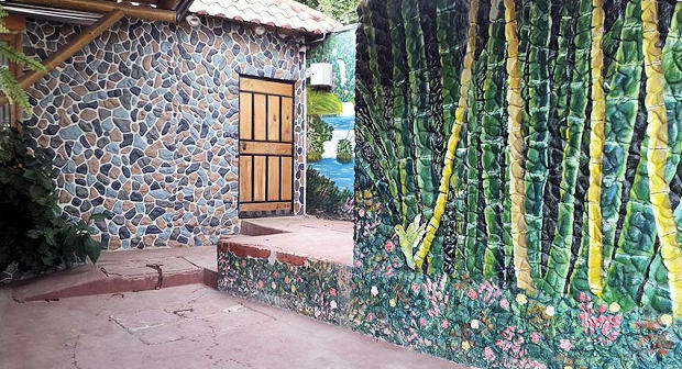 zu den Toiletten der Pizzeria in Atacames Esmeralda