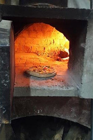 Pizzaofen der Pizzeria in Ecuador