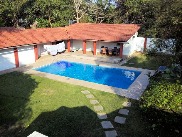 Swimmingpool vom Einfamilienhaus in Saligao Indien