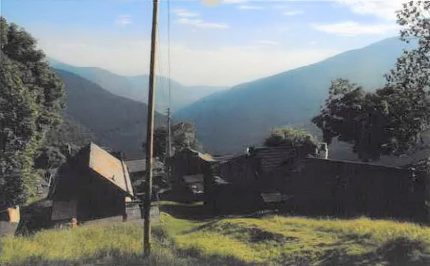 Haus zum Ausbau in den Bergen von Indemini Tessin