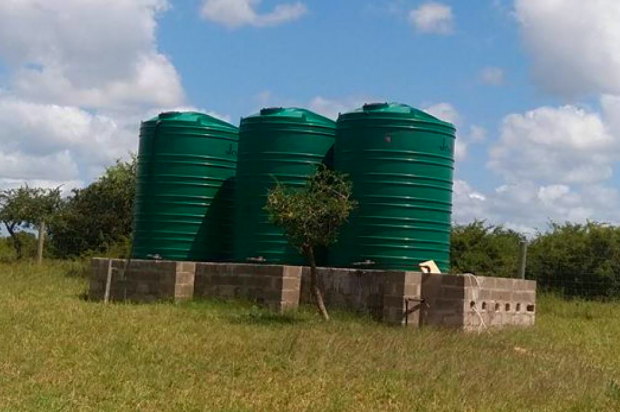Wassertanks zu den Husern