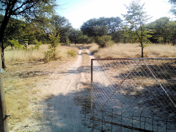 Grundst�ck vom Ferienhaus in Maun