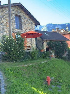 Wohnhaus im Bergdorf Palagnedra der Schweiz