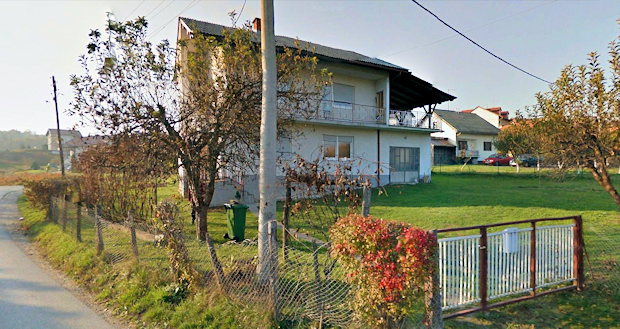 Grundstckseingang zum Ferienhaus in Karlovac Kroatien