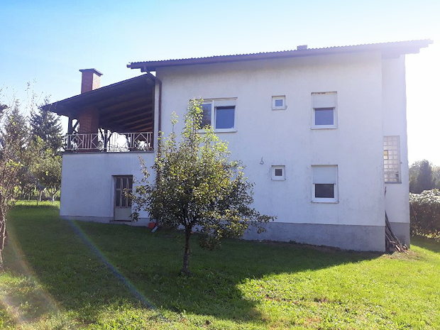 Seitenansicht vom Ferienhaus in Karlovac Kroatien
