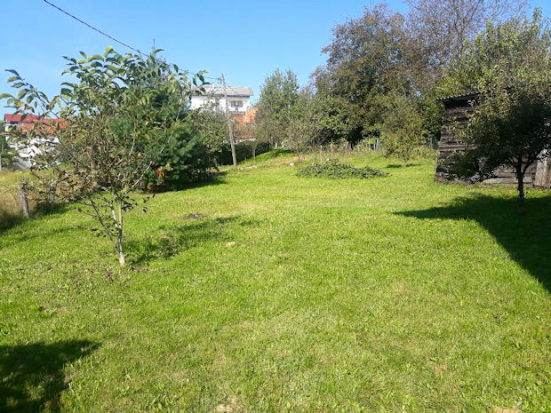 Grundstck in Ostrichtung des Ferienhauses in Karlovac