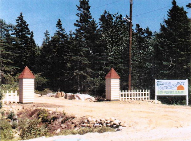 Eingang zu den Baugrundstücken der Summerset Subdivision Eingang zu den Baugrundstücken der Summerset Subdivision