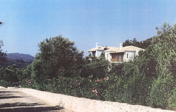 Strae zum Wohnhaus in Archea Olympia Peloponnes