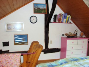 Zimmer im Dachgeschoss des Wohnhauses