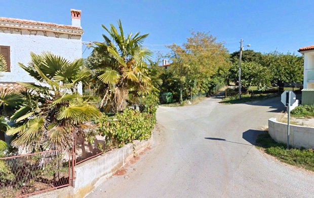 Straße zum Baugrundstück in Mugeba-Porec Straße zum Baugrundstück in Mugeba-Porec