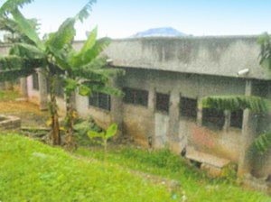 Brohaus im Rohbau in Ghana