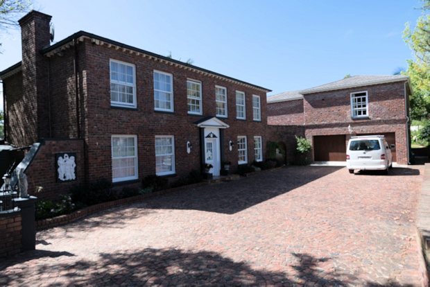 Einfamilienhaus und Gstehaus in George im Heather Park