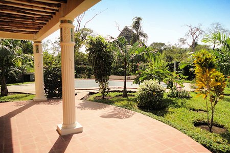 Terrasse zum Pool der Villa