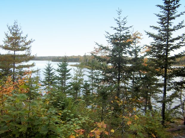 Blick vom Baugrundstck auf den McMillan Lake