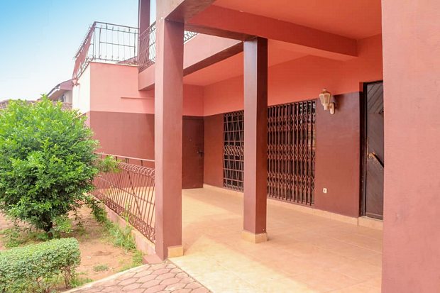 Terrasse Eingangsbereich vom Wohnhaus