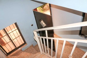 Treppenaufgang vom Wohnhaus