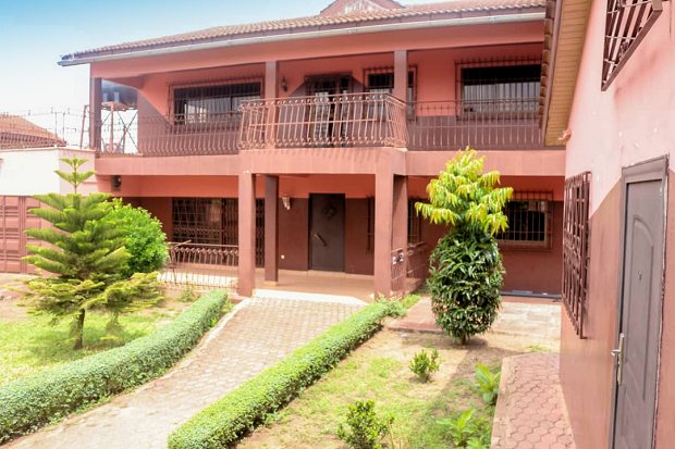 begr�nter Innenhof vom Wohnhaus