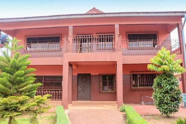 Wohnhaus mit Garage in Taifa Accra