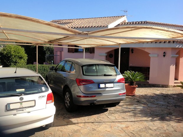 Stellpl�tze Carport vor dem Ferienhaus